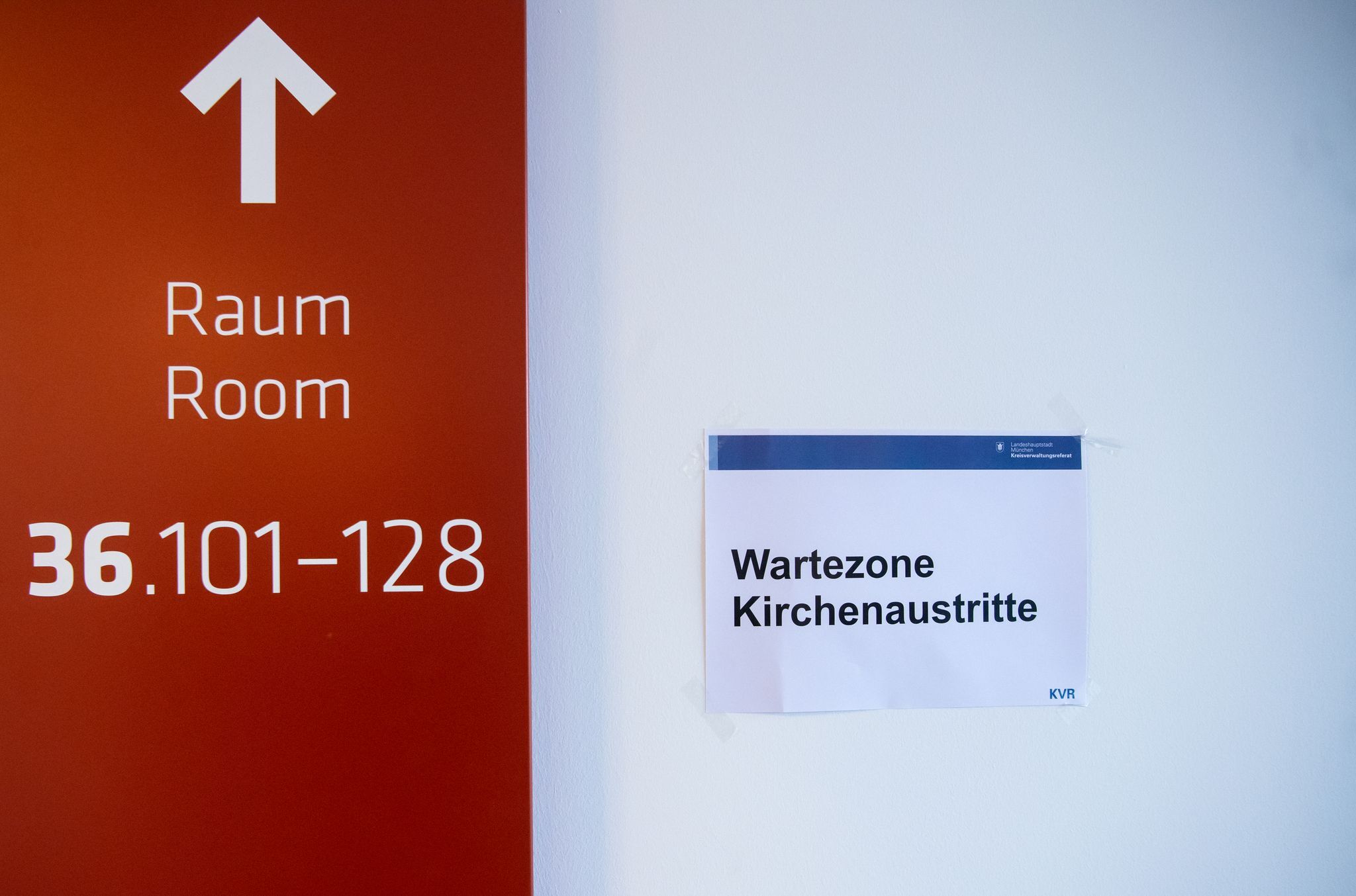 Bistümer und Landeskirche: knapp 124.000 Austritte