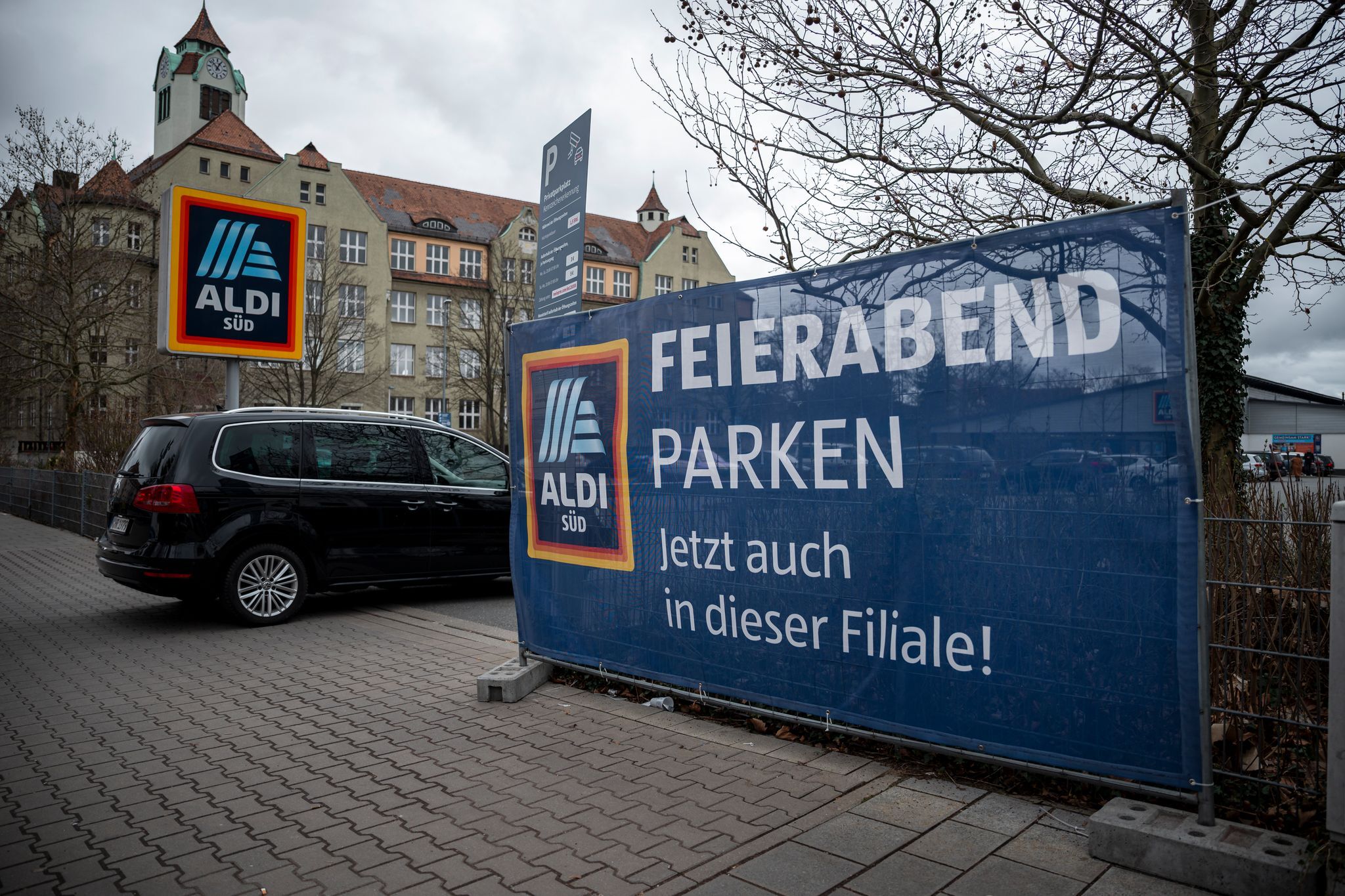 Nach Feierabend beim Supermarkt parken – Projekte in Franken