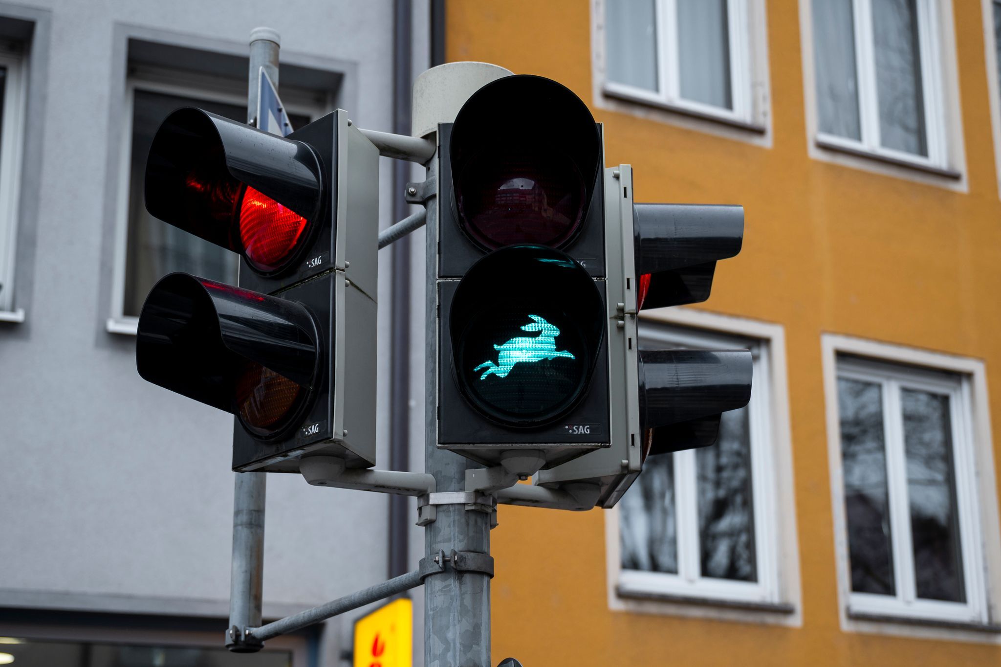 Bei Grün hoppeln – besondere Ampelmotive auf dem Vormarsch