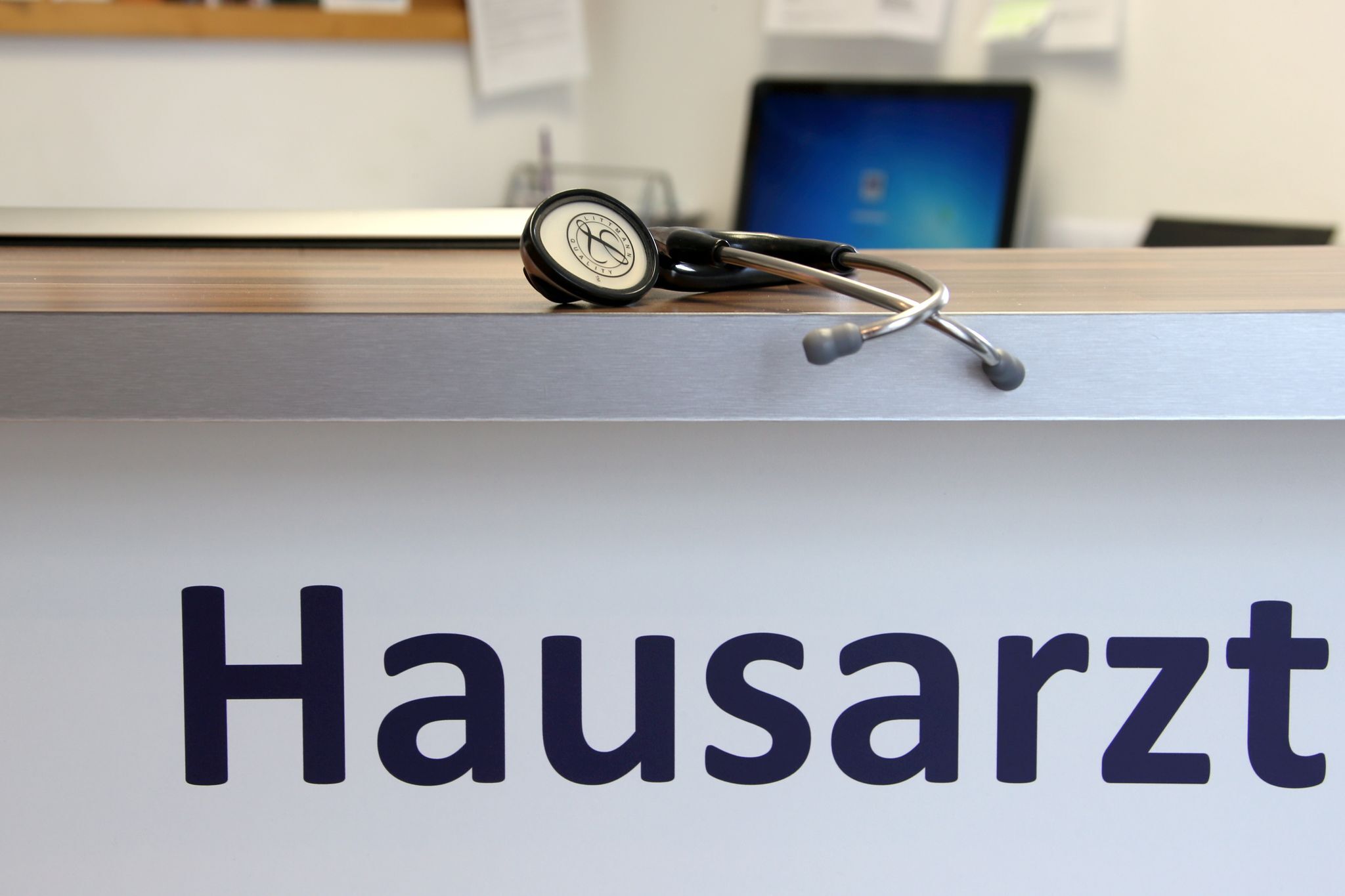 Hausärzte: Krankenkassen sollen bei Verwaltungskosten sparen