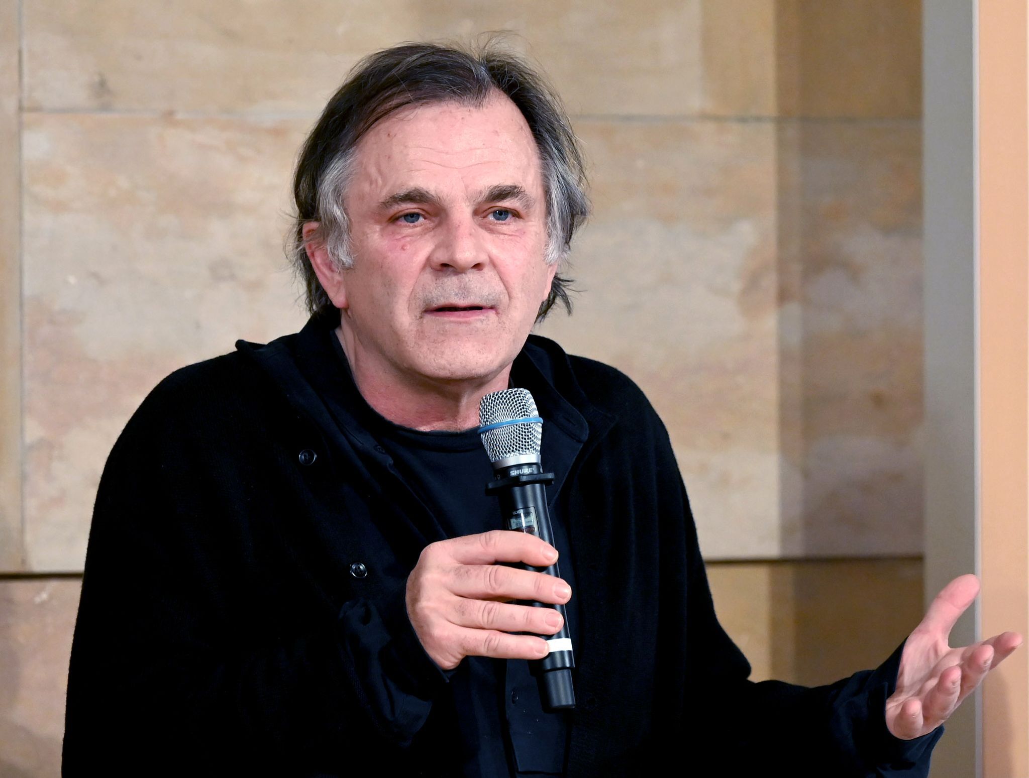 Streit um Salzburgs Festspielchef geht in die Verlängerung