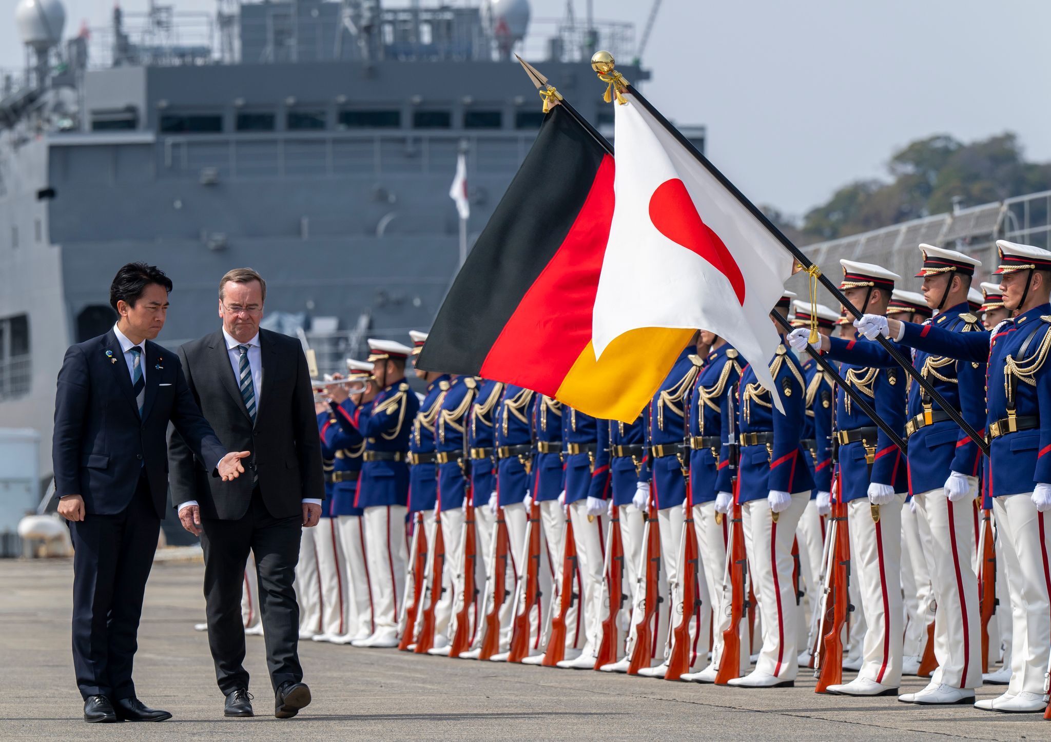 Pistorius sucht engen Schulterschluss mit Partnern in Asien