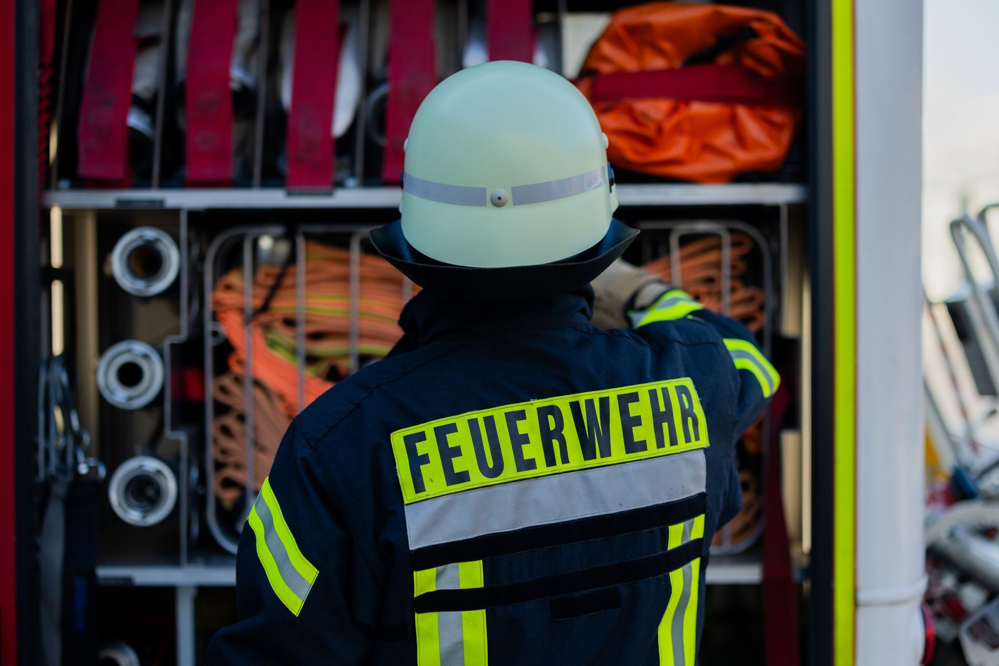 Pferde gerettet – 170.000 Euro Schaden nach Feuer in Stall