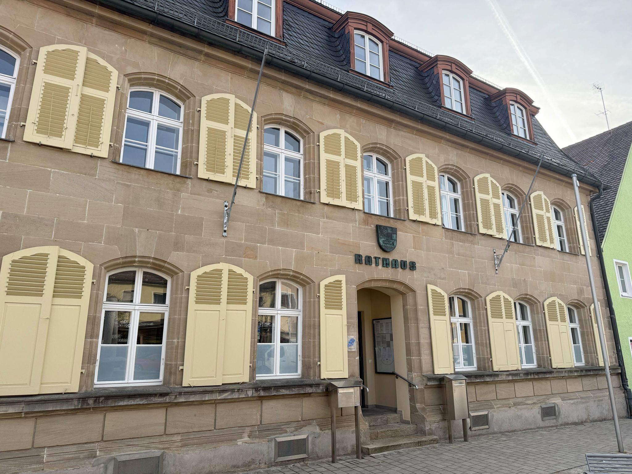 Auto von Bürgermeister angezündet? Rathauschef bleibt im Amt