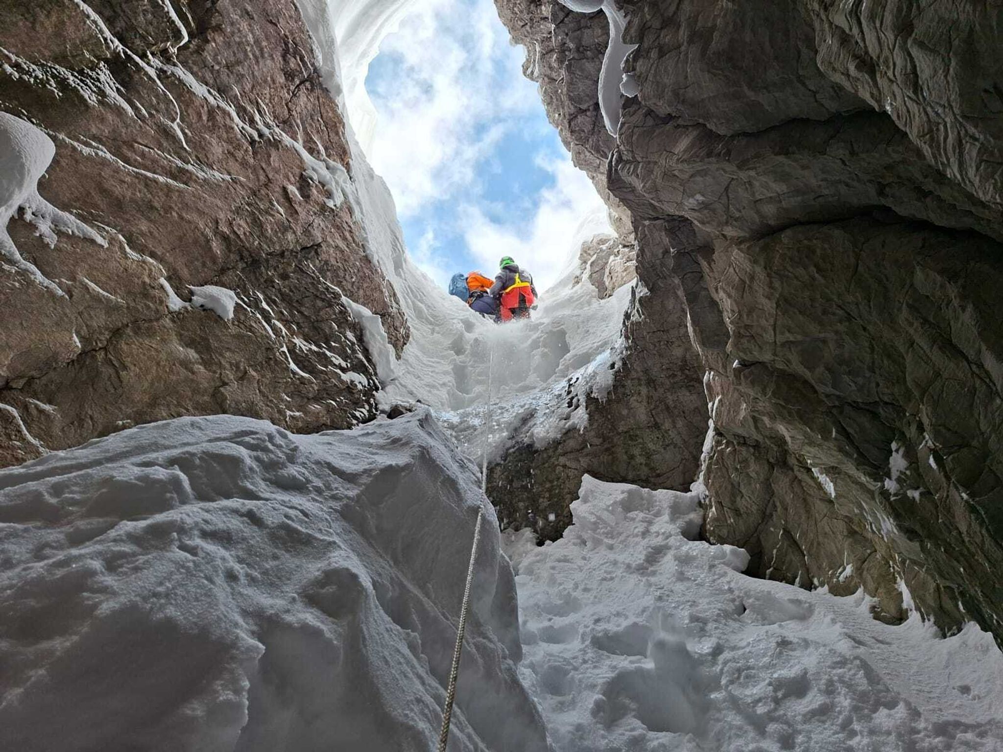 Österreich: Deutscher stürzt 25 Meter tief in Karsttrichter
