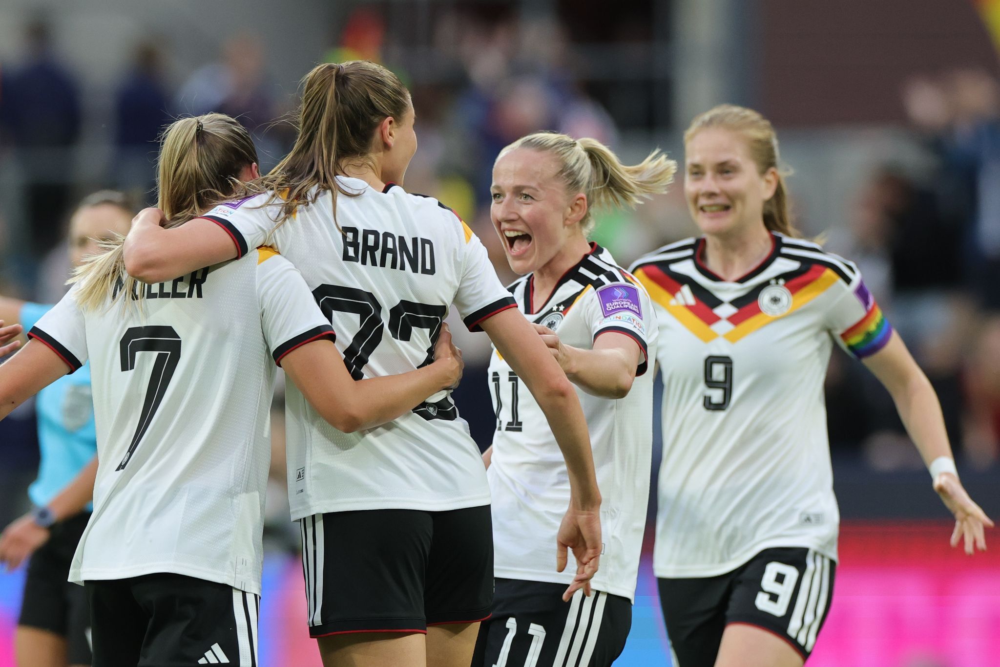 DFB-Frauen lösen WM-Ticket – Müller feiert Traumdebüt