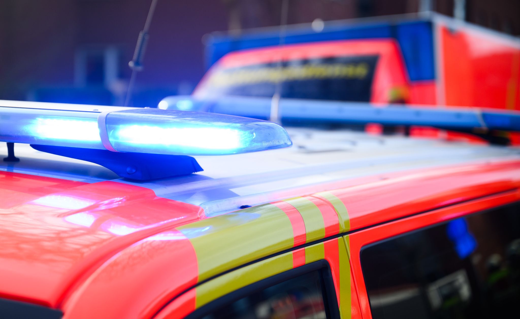 Mann von führerlosem Auto erfasst: 77-Jähriger tot