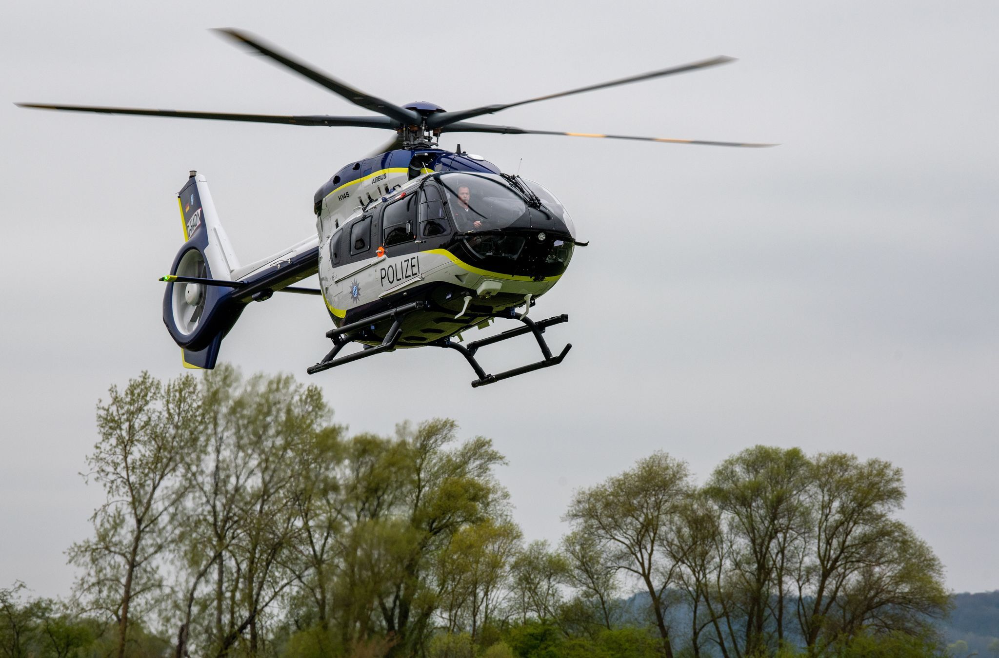 Raubüberfall auf Juweliergeschäft – Polizei sucht Duo