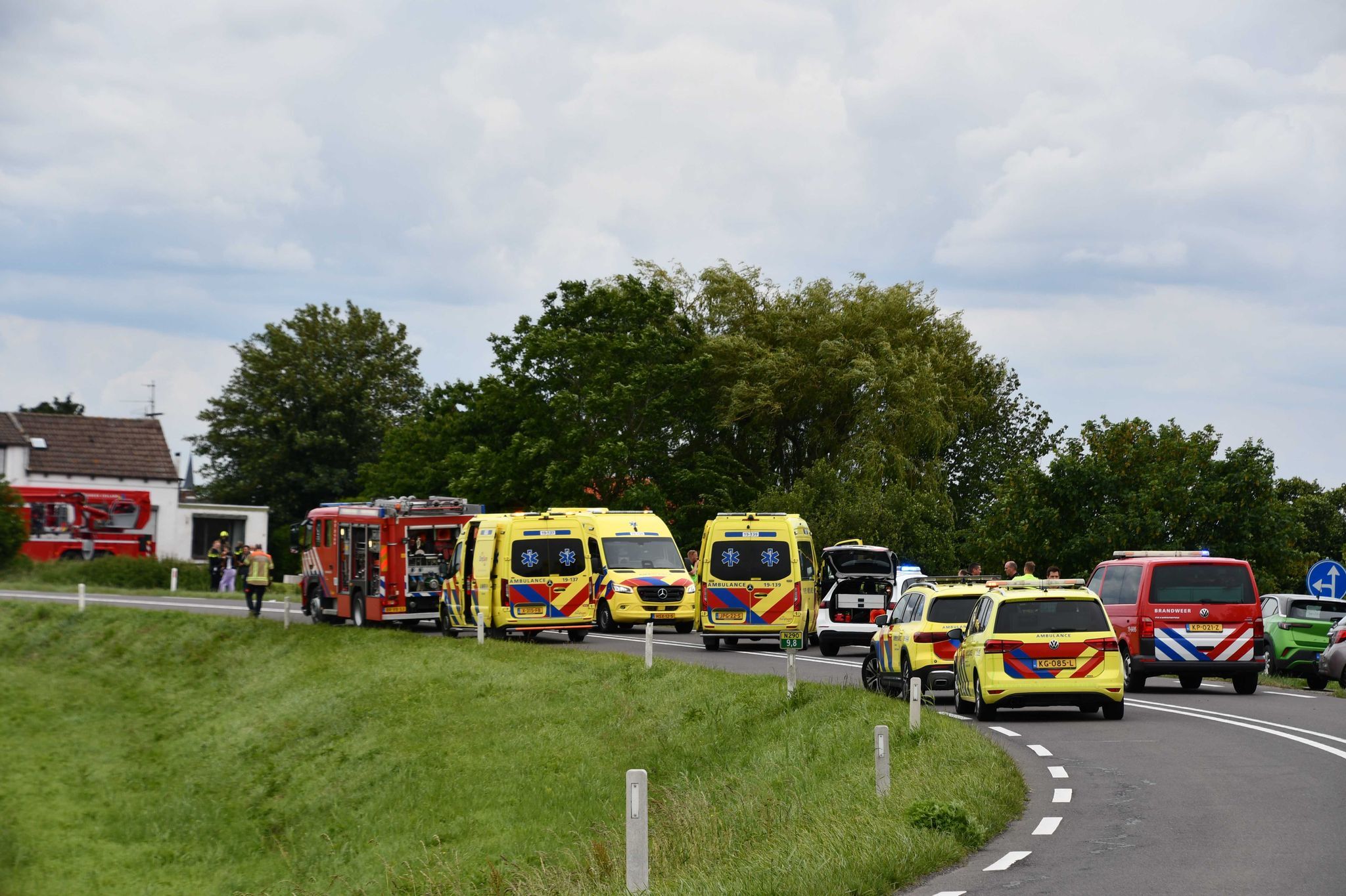 Trauer nach Unfall: Drei Kinder und Schulleiterin tot