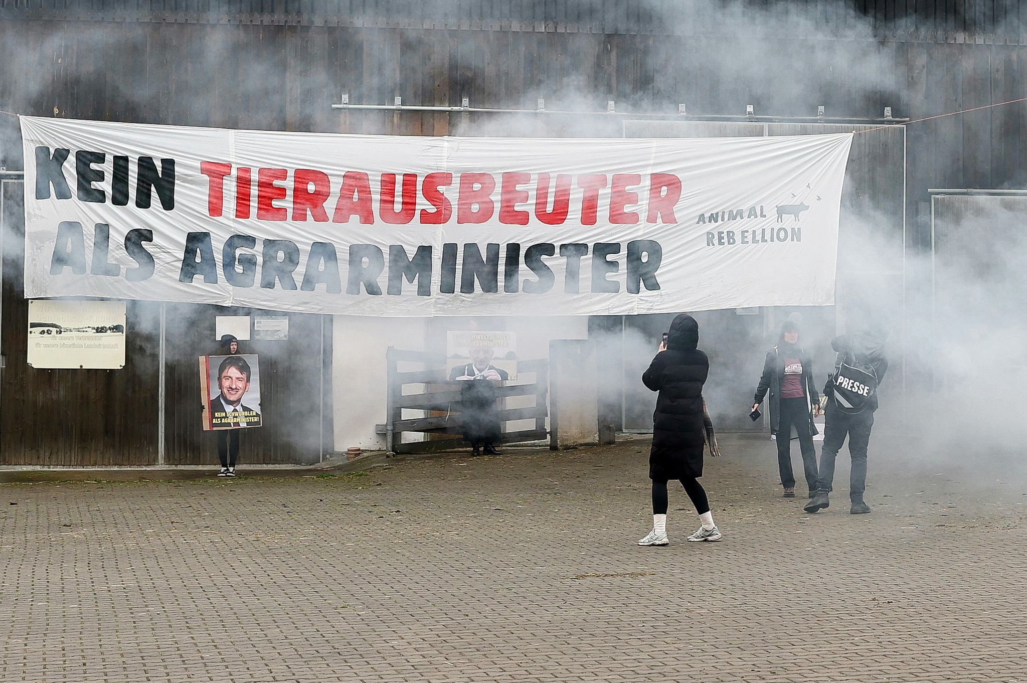 Protest auf Hof – Felßner spricht von «Terroristen»