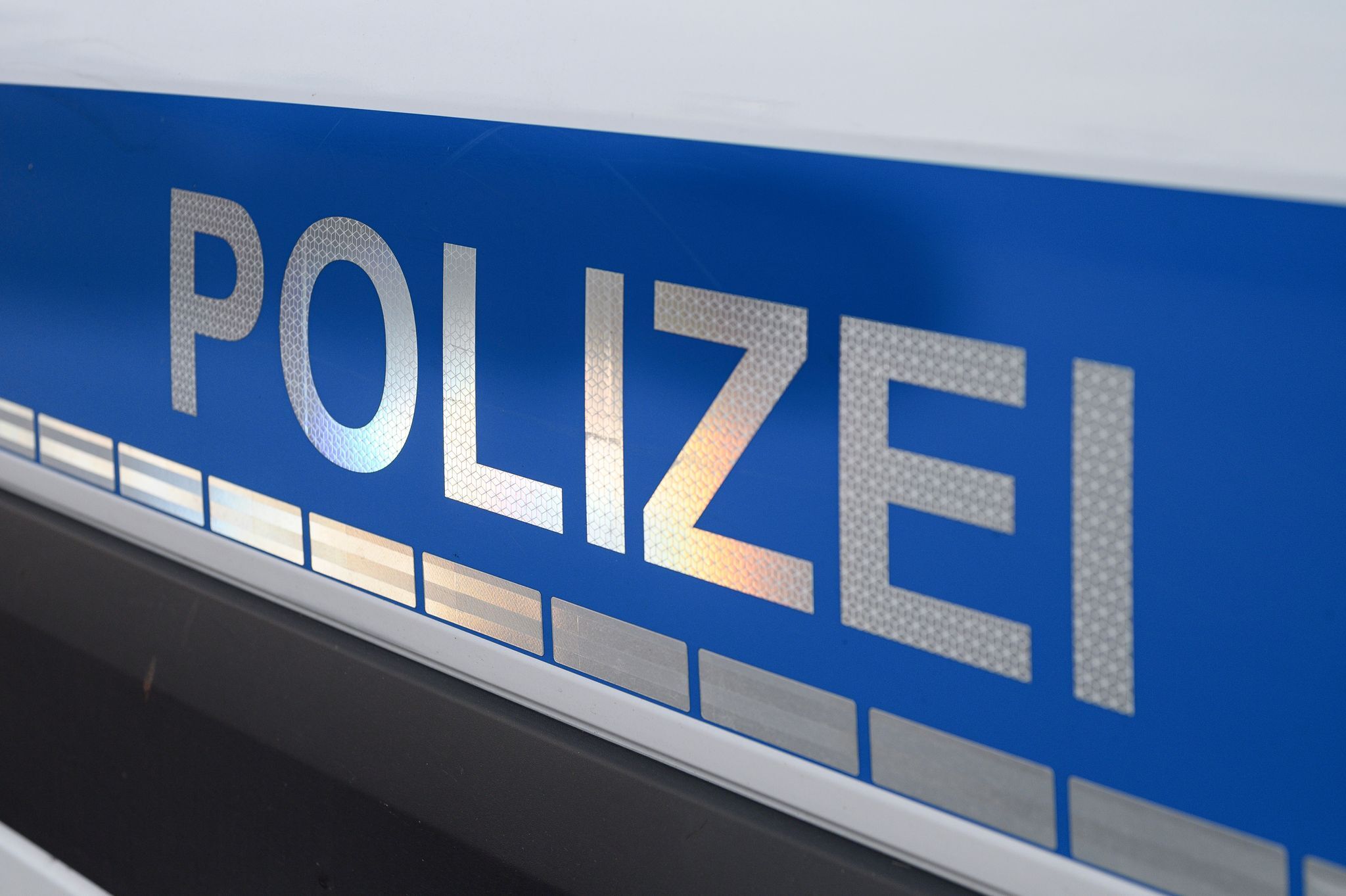 Tempo 80 mit dem E-Scooter – Mann flieht vor Polizei