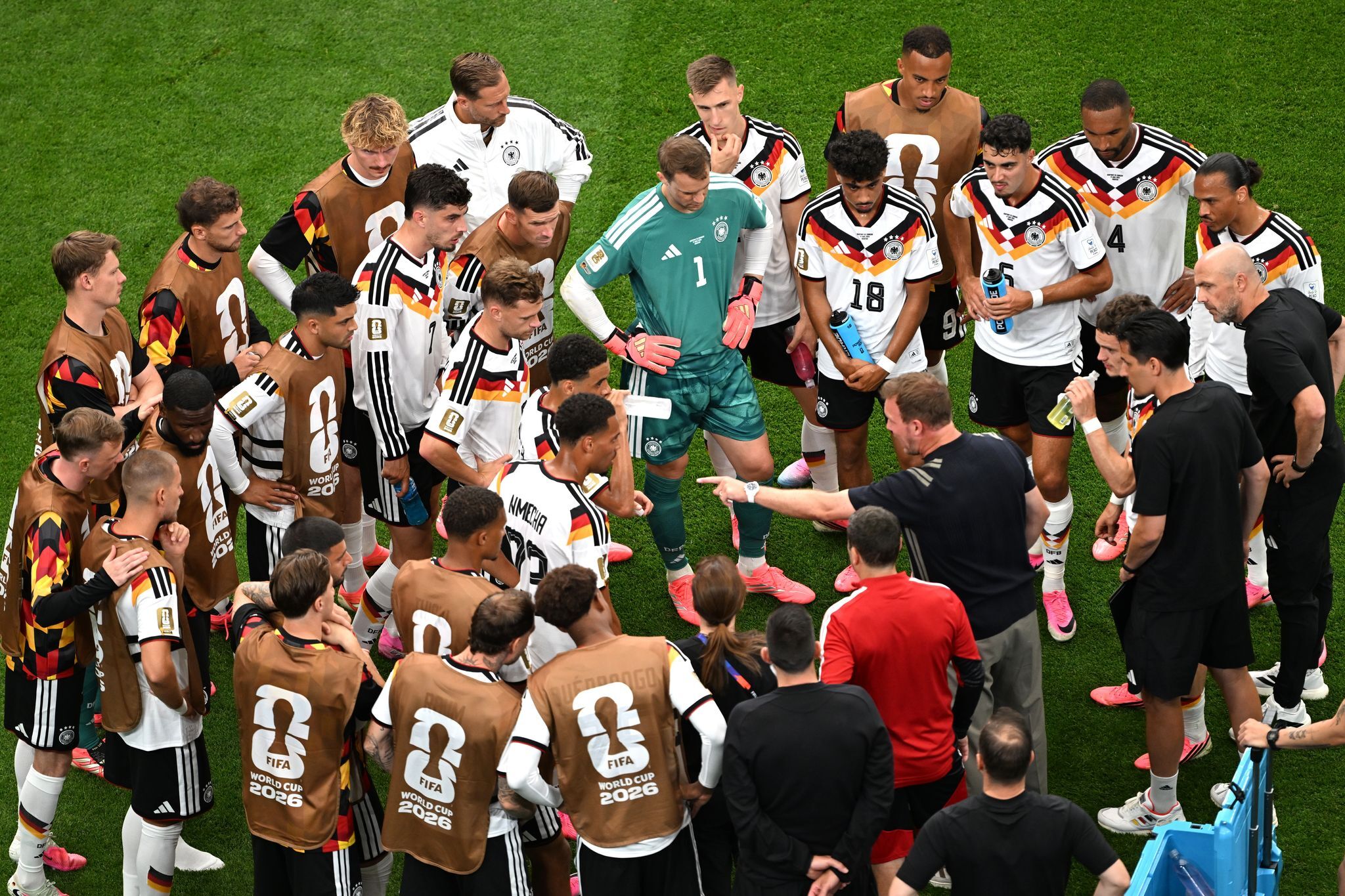 Erholen, besprechen, werben: Debatte um feste WM-Trinkpausen