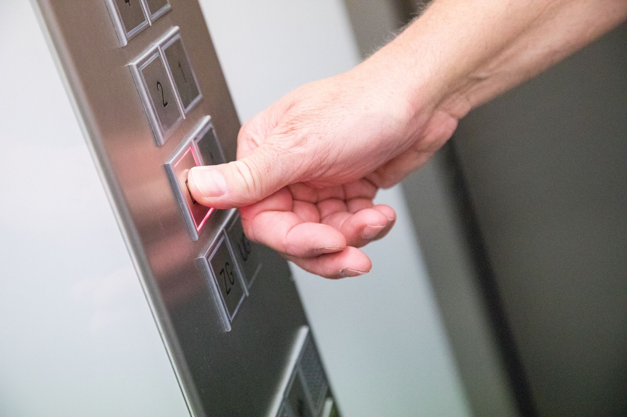 Auswertung: So häufig bleiben Menschen in Aufzügen stecken