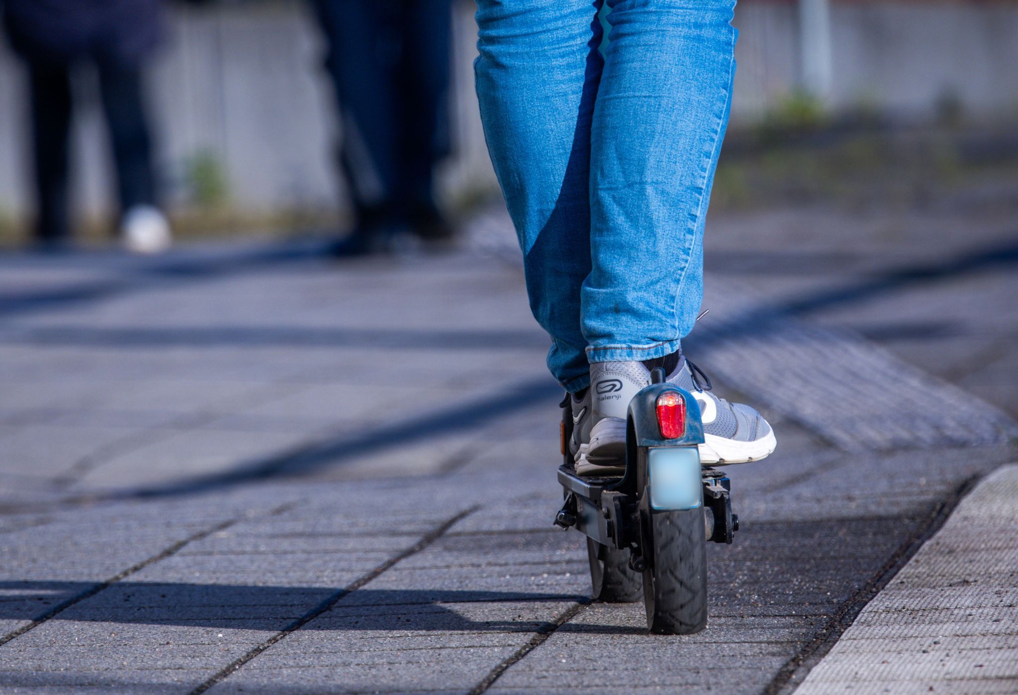 Bis zu Tempo 85 möglich: 15-Jähriger auf getuntem E-Scooter