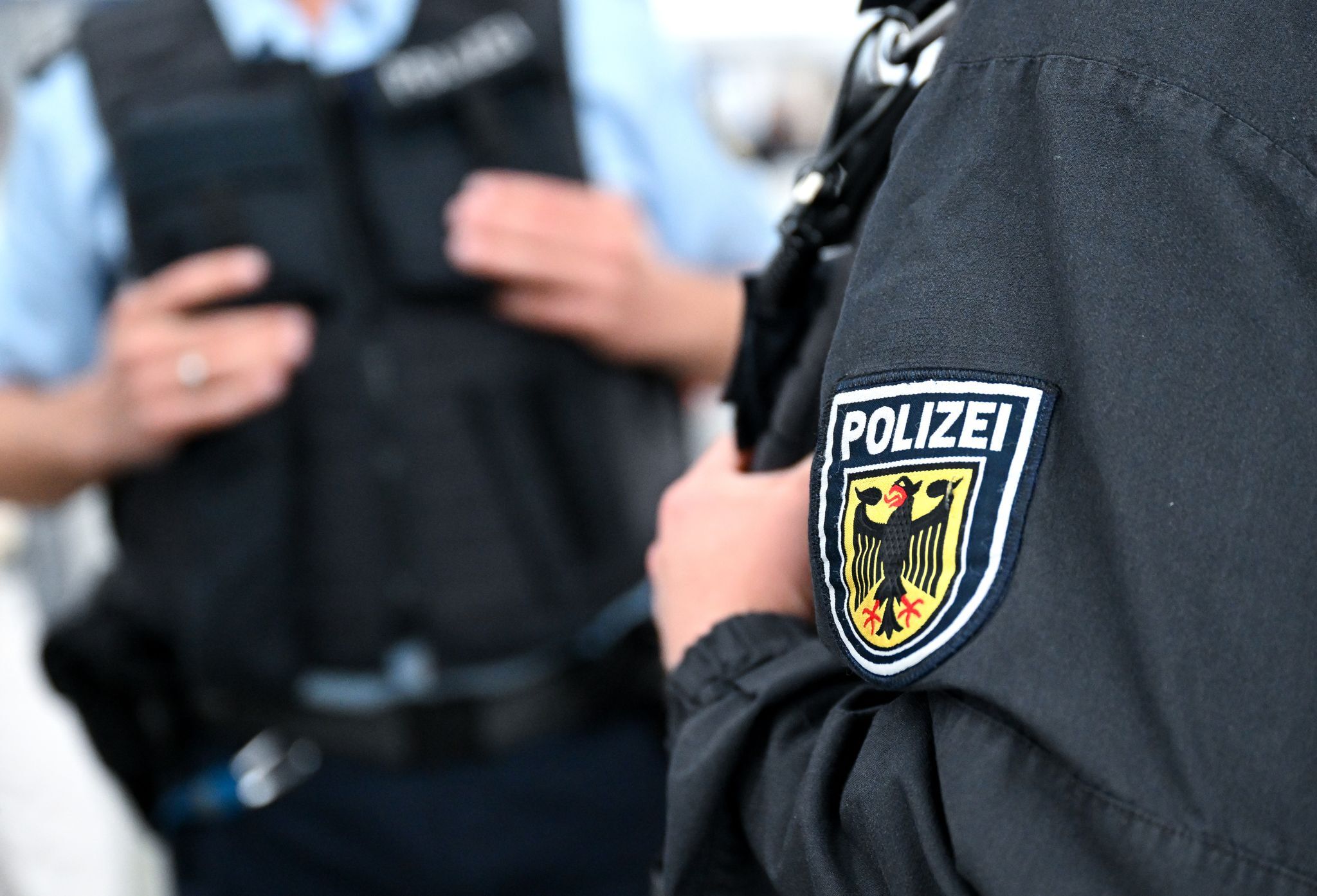 Von Reisendem bespuckt – Lokführer nimmt Verfolgung auf