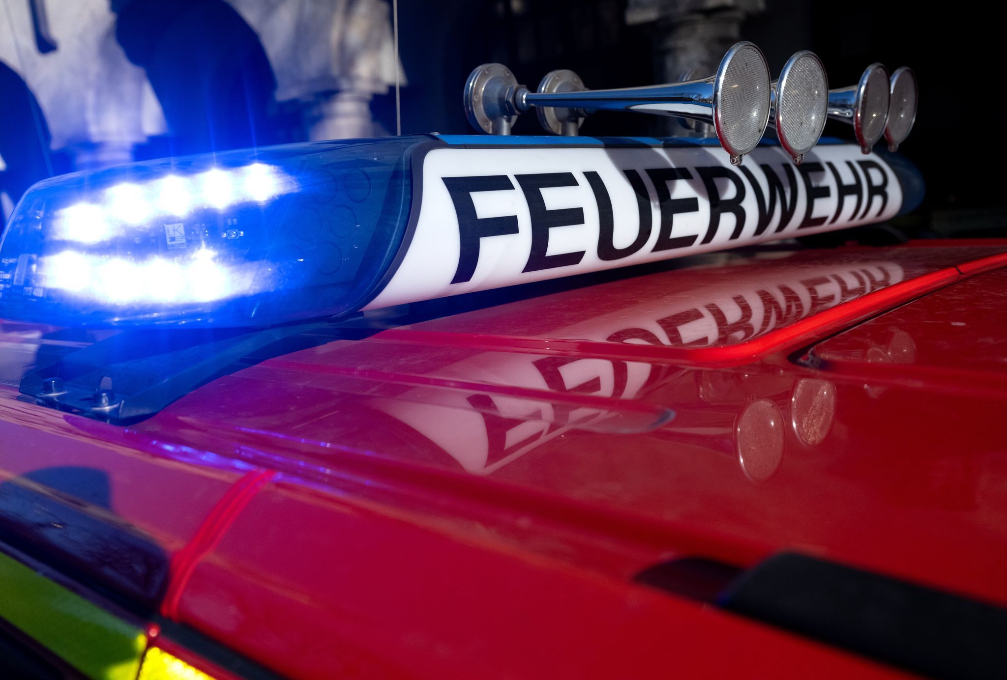 Feuerwehr evakuiert Nachbarschaft wegen Gasaustritt aus Tank
