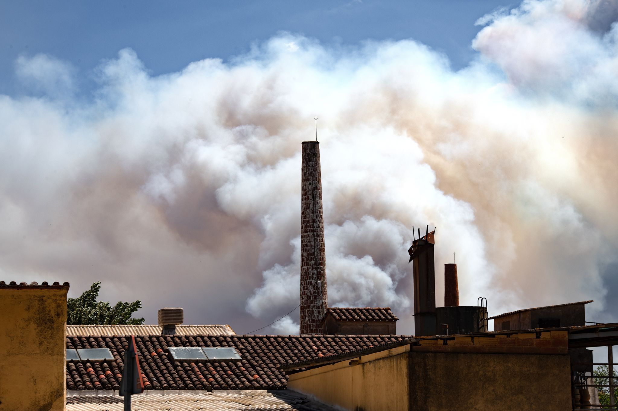 45.000 Spanier sollen wegen Waldbrand zu Hause bleiben