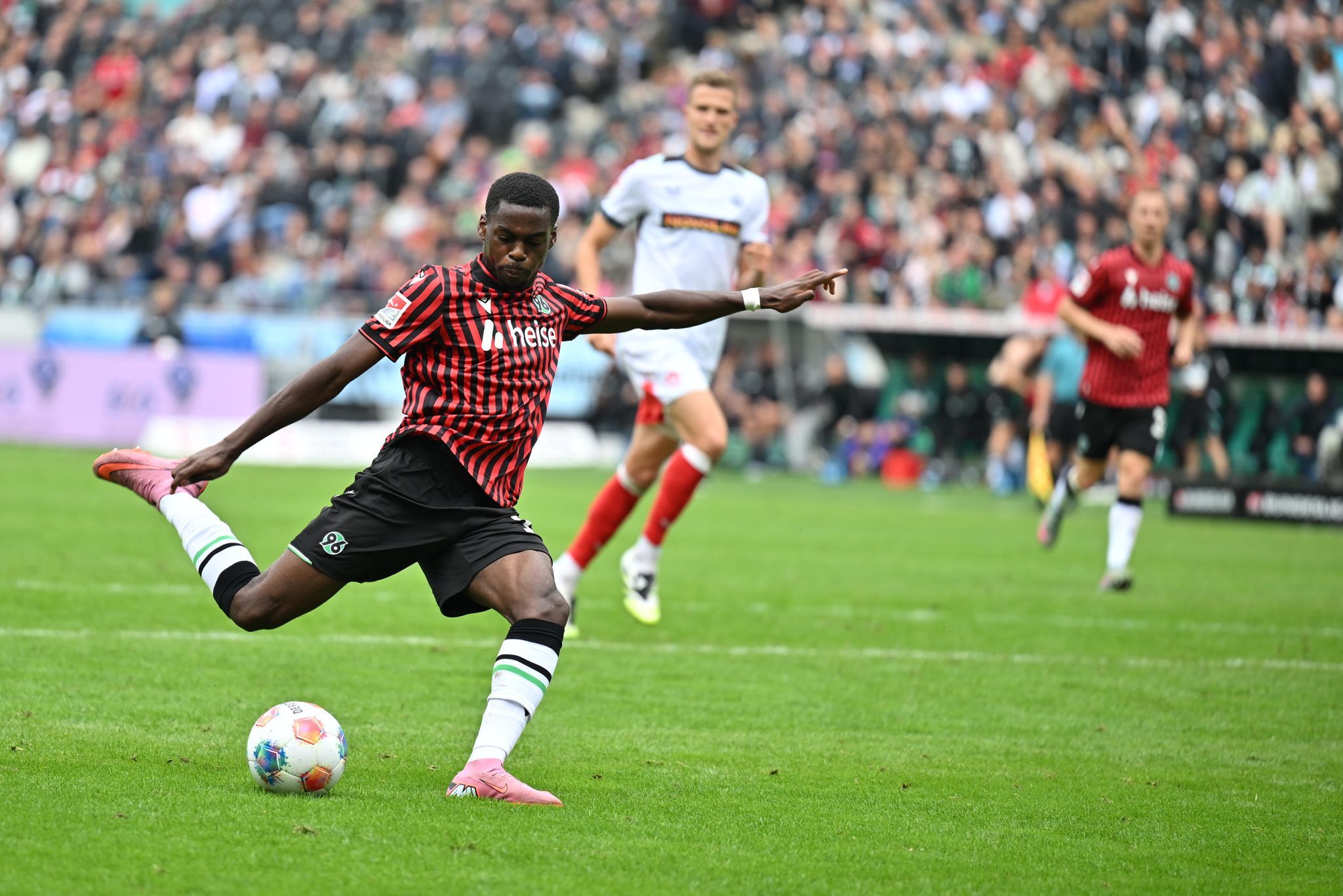 Eintracht Frankfurt verpflichtet Aseko vom FC Bayern München