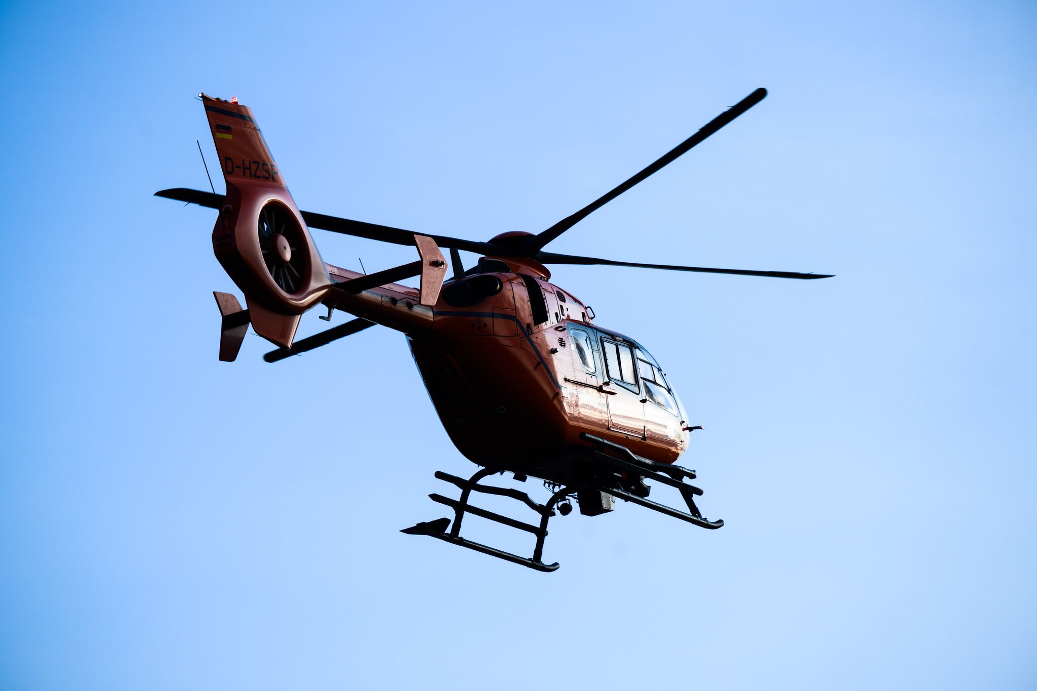 Zwei Menschen verletzen sich bei Motorradunfall schwer